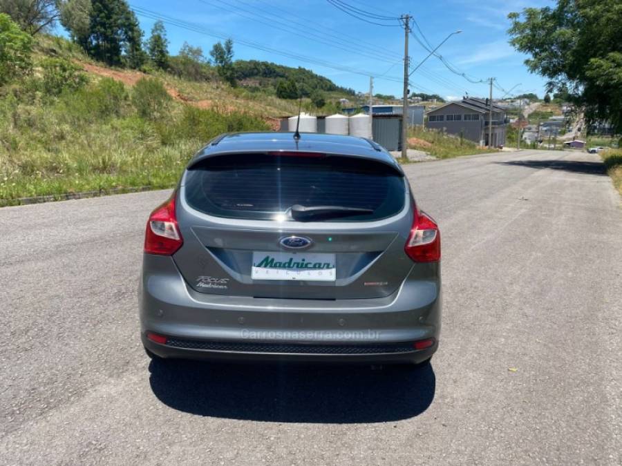 FORD - FOCUS - 2013/2014 - Cinza - R$ 51.000,00
