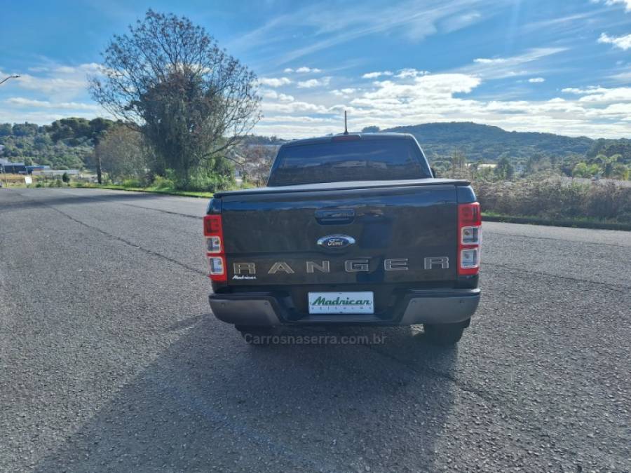 FORD - RANGER - 2020/2021 - Preta - R$ 150.000,00