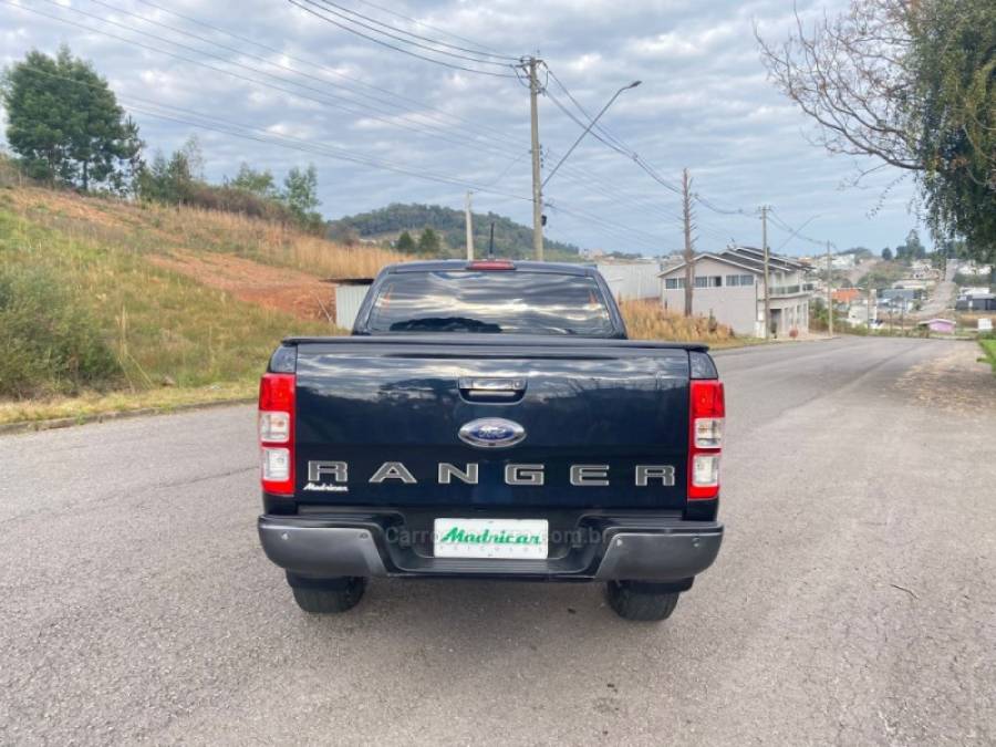 FORD - RANGER - 2020/2021 - Preta - R$ 150.000,00