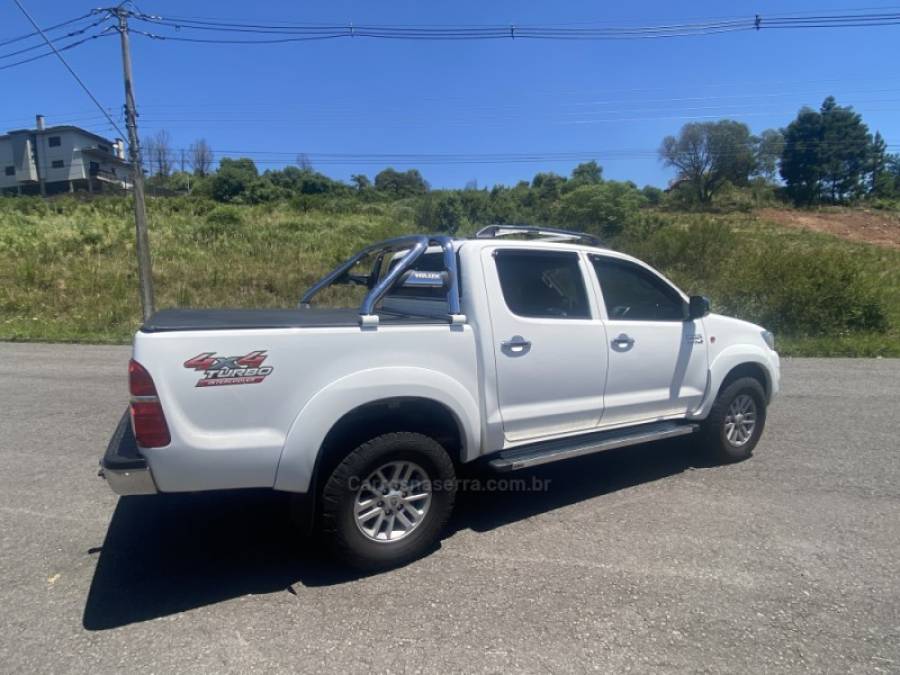 TOYOTA - HILUX - 2012/2013 - Branca - R$ 114.900,00