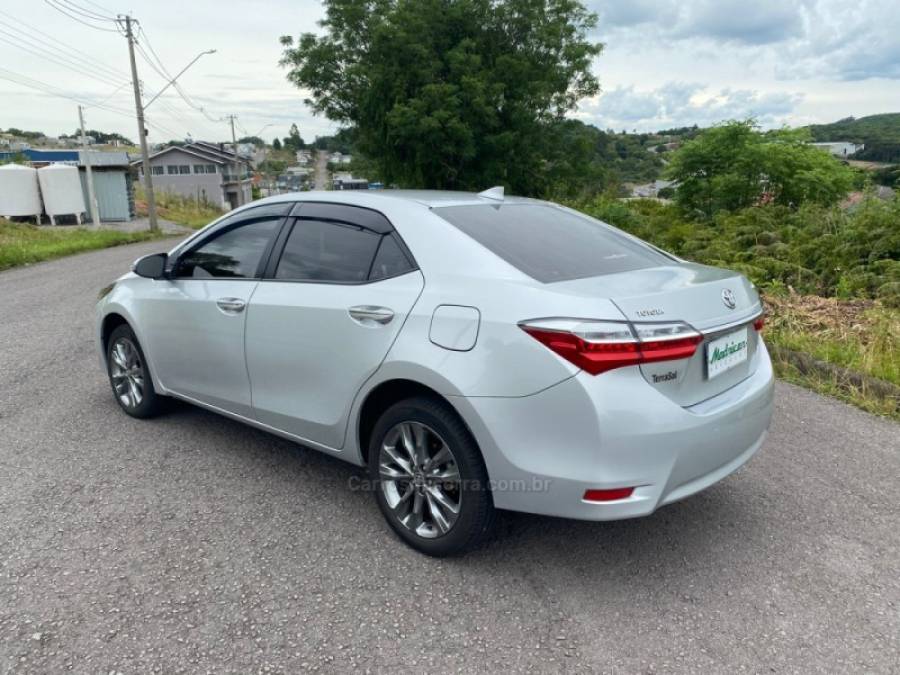 TOYOTA - COROLLA - 2018/2019 - Prata - R$ 105.000,00