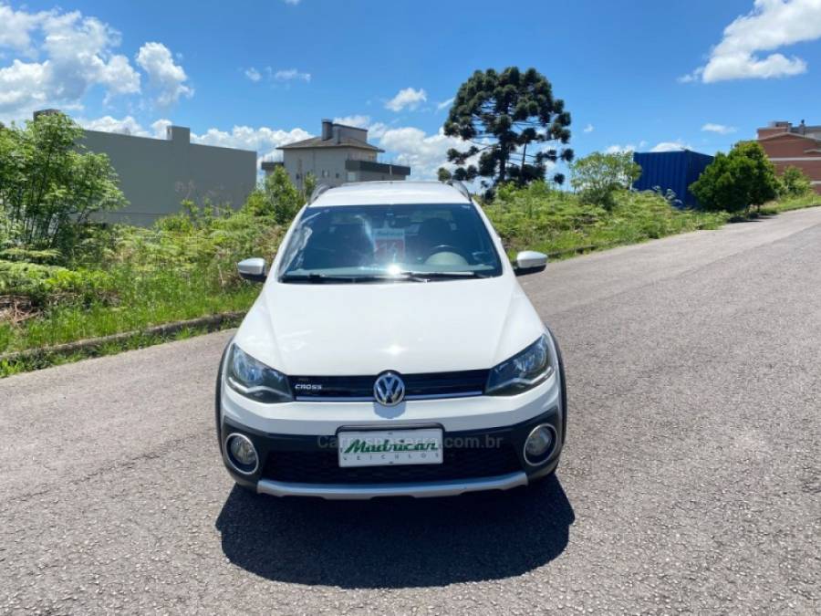 VOLKSWAGEN - SAVEIRO - 2015/2016 - Branca - R$ 73.000,00