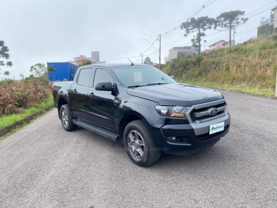FORD - RANGER - 2018/2019 - Preta - R$ 125.000,00