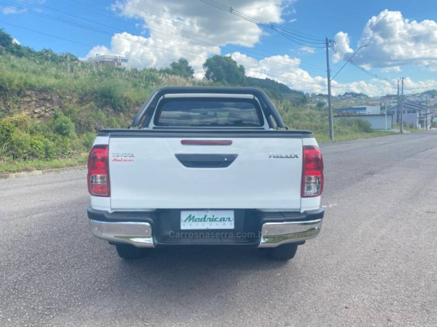 TOYOTA - HILUX - 2017/2017 - Branca - R$ 144.900,00