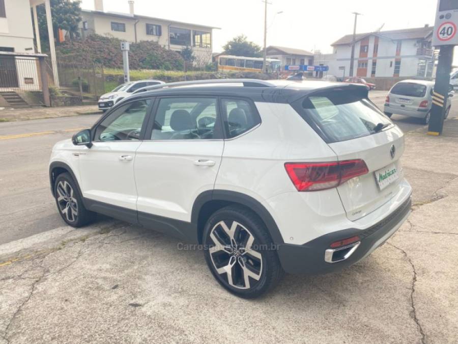 VOLKSWAGEN - TAOS - 2023/2024 - Branca - R$ 185.000,00