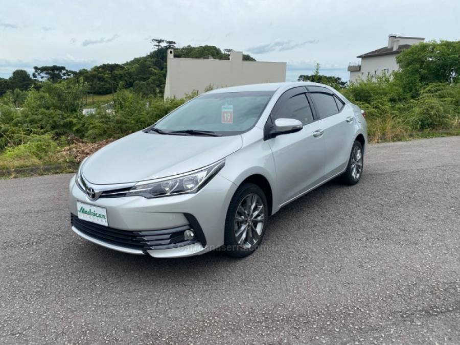 TOYOTA - COROLLA - 2018/2019 - Prata - R$ 105.000,00