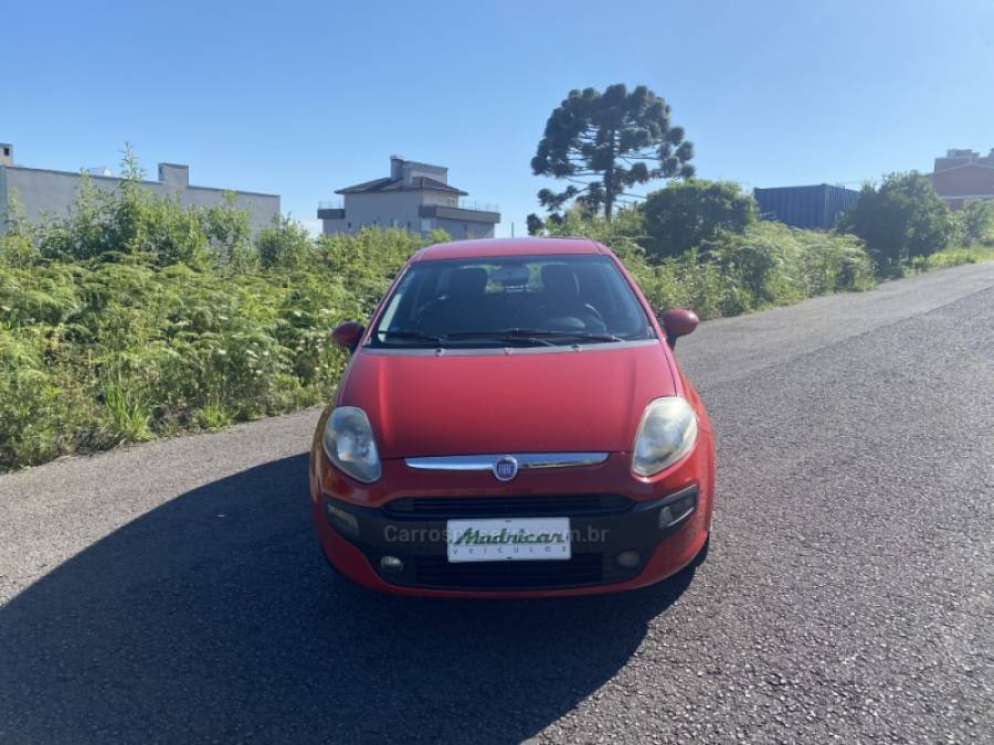 FIAT - PUNTO - 2013/2014 - Vermelha - R$ 41.000,00