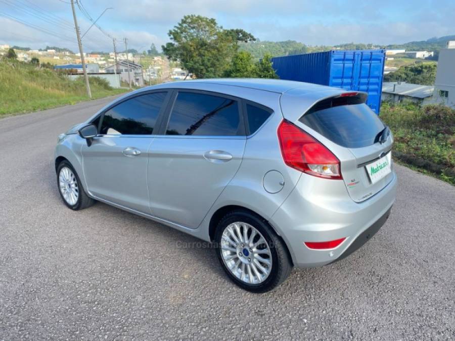 FORD - FIESTA - 2013/2014 - Prata - R$ 45.000,00