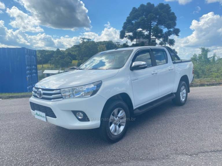 TOYOTA - HILUX - 2017/2017 - Branca - R$ 144.900,00