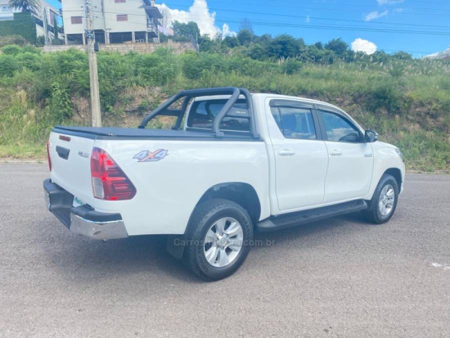 TOYOTA - HILUX - 2017/2017 - Branca - R$ 144.900,00