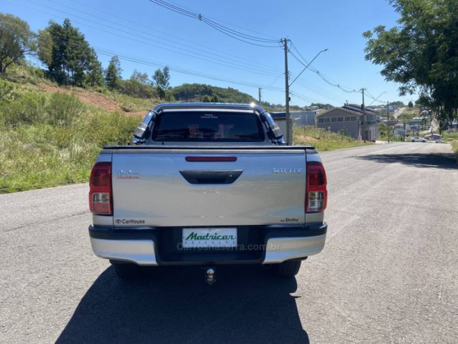 TOYOTA - HILUX - 2016/2017 - Prata - R$ 139.900,00