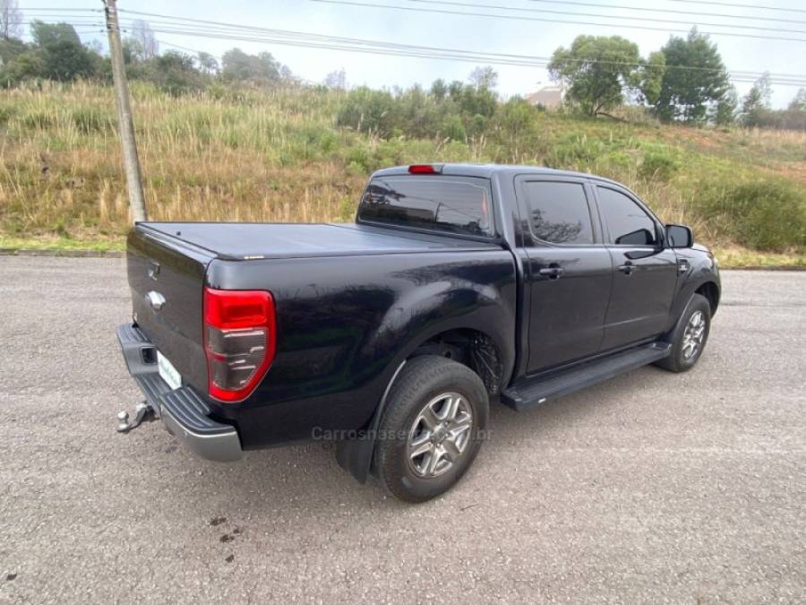 FORD - RANGER - 2018/2019 - Preta - R$ 125.000,00