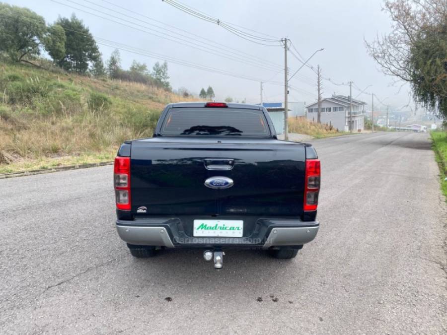 FORD - RANGER - 2018/2019 - Preta - R$ 125.000,00