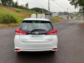 TOYOTA - YARIS - 2021/2022 - Branca - R$ 86.000,00