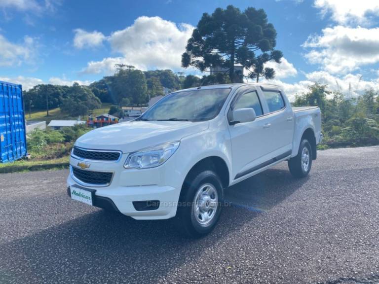 CHEVROLET - S10 - 2015/2015 - Branca - R$ 106.000,00