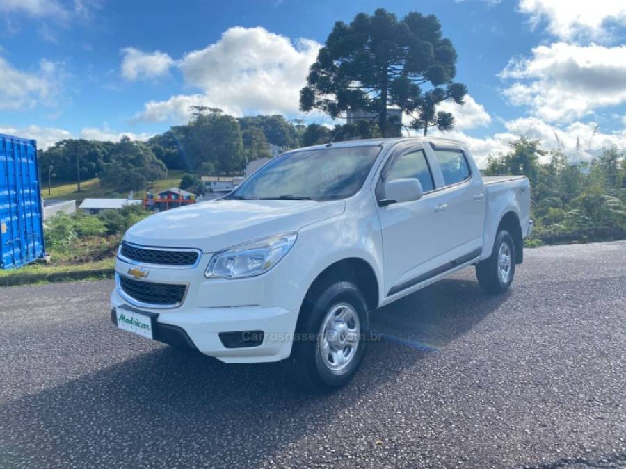 CHEVROLET - S10 - 2015/2015 - Branca - R$ 106.000,00