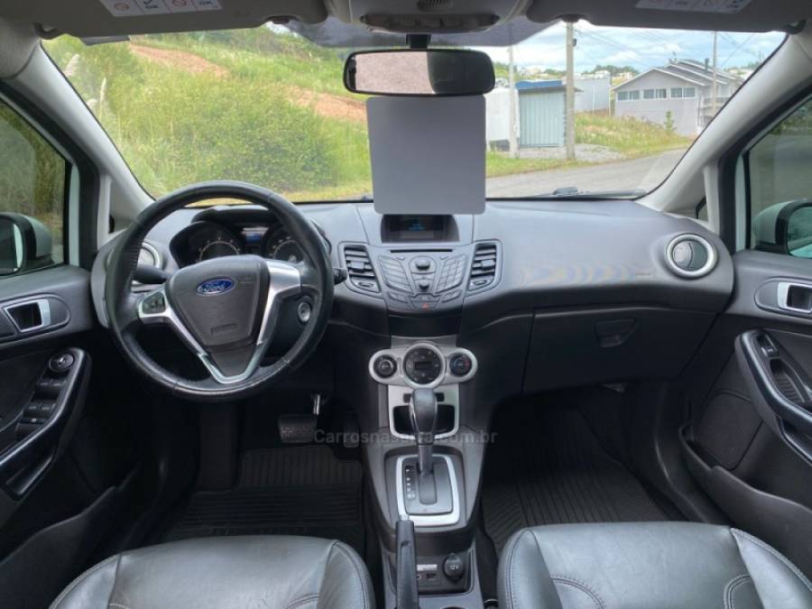 FORD - FIESTA - 2016/2017 - Branca - R$ 60.000,00