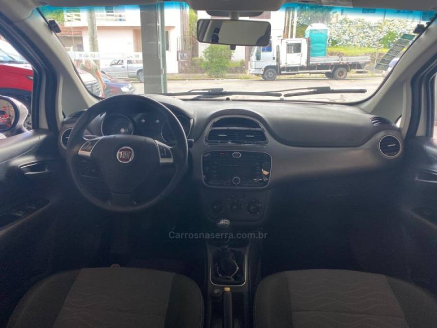 FIAT - PUNTO - 2015/2016 - Branca - R$ 46.000,00