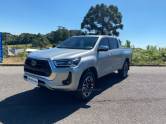 TOYOTA - HILUX - 2023/2023 - Prata - R$ 270.000,00