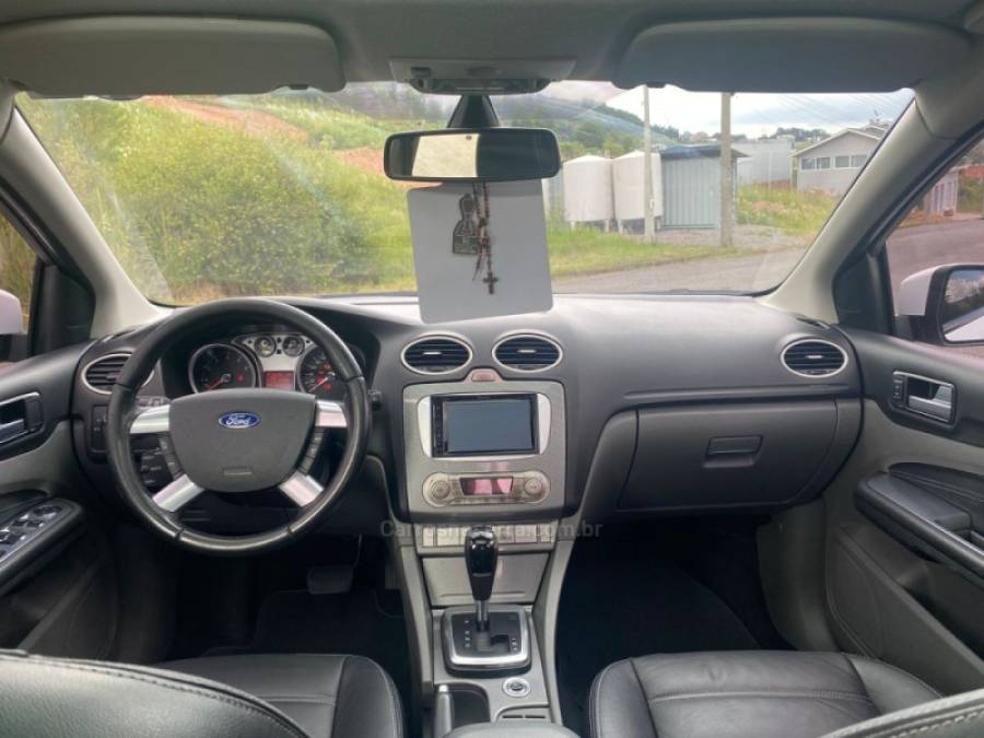 FORD - FOCUS - 2011/2012 - Branca - R$ 45.300,00