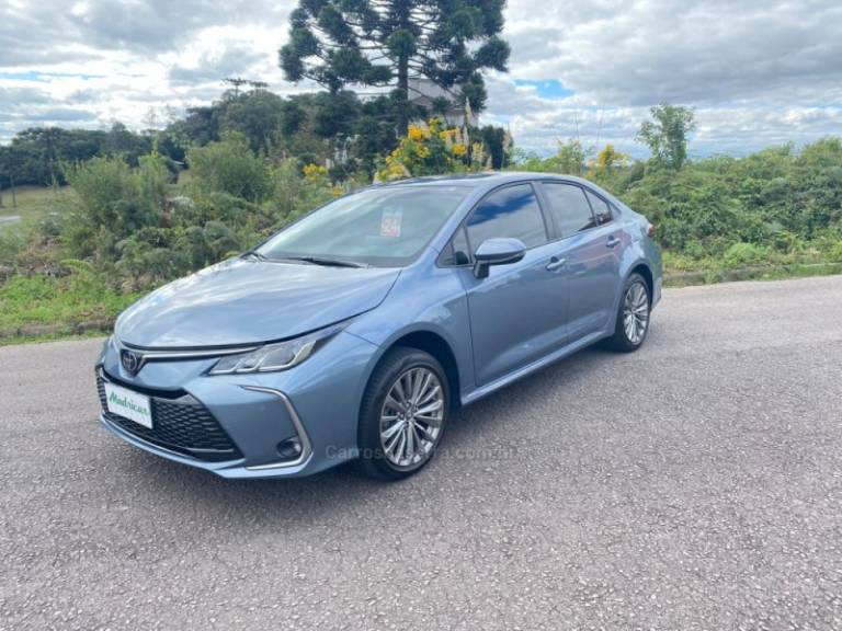 TOYOTA - COROLLA - 2023/2024 - Branca - R$ 150.000,00