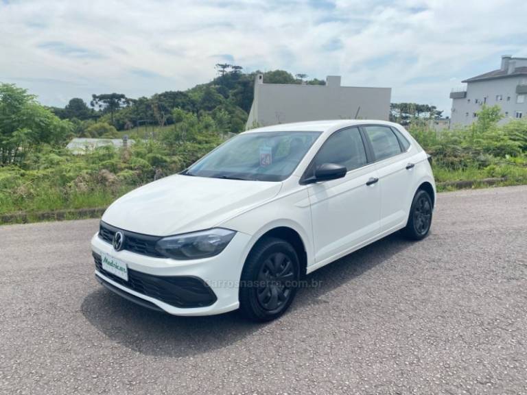 VOLKSWAGEN - POLO - 2023/2024 - Branca - R$ 70.000,00