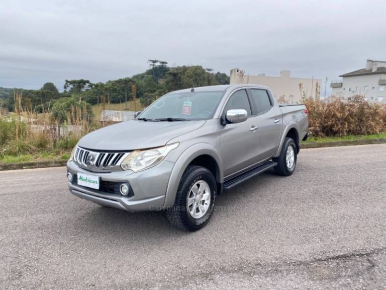 MITSUBISHI - L200 TRITON - 2017/2018 - Prata - R$ 146.000,00