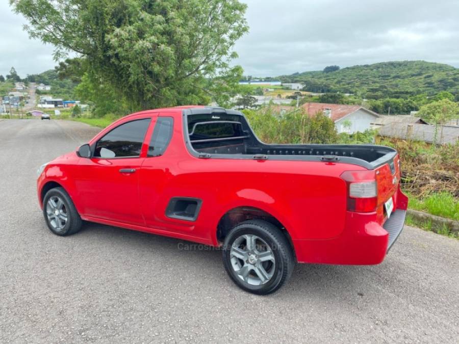 CHEVROLET - MONTANA - 2014/2015 - Vermelha - R$ 42.000,00