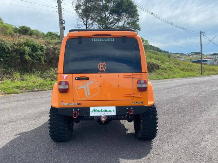 TROLLER - T4 - 2013/2013 - Laranja - R$ 108.000,00