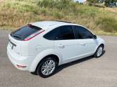 FORD - FOCUS - 2010/2011 - Branca - R$ 46.000,00