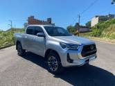 TOYOTA - HILUX - 2023/2023 - Prata - R$ 270.000,00