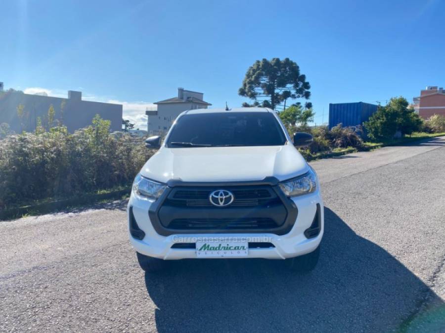 TOYOTA - HILUX - 2022/2022 - Branca - R$ 175.000,00