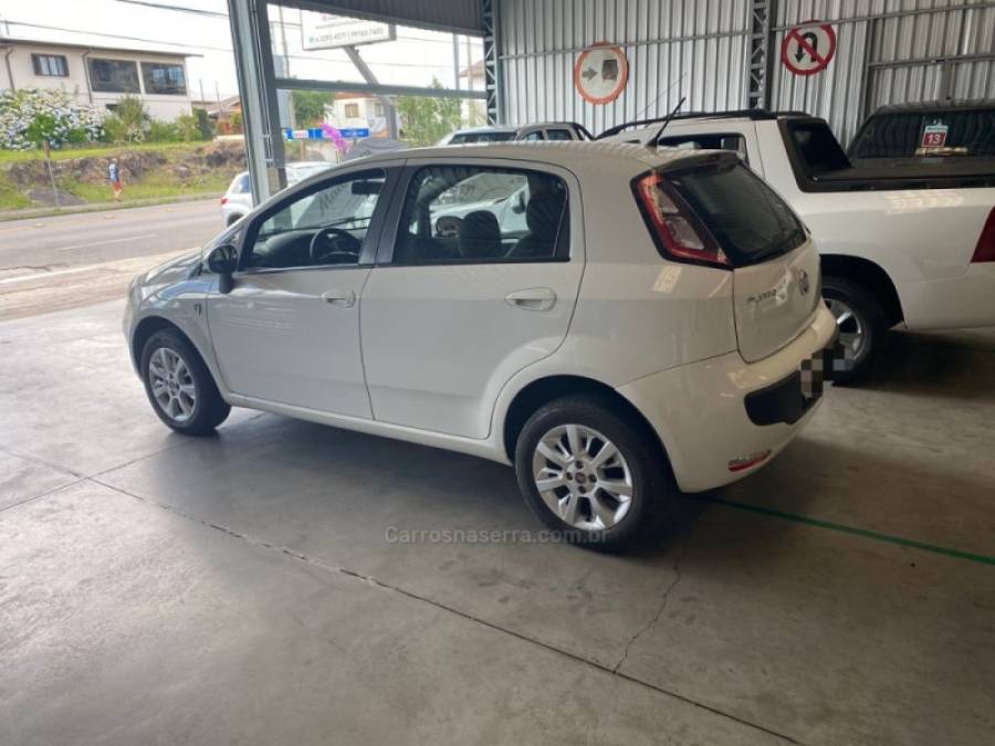 FIAT - PUNTO - 2015/2016 - Branca - R$ 46.000,00