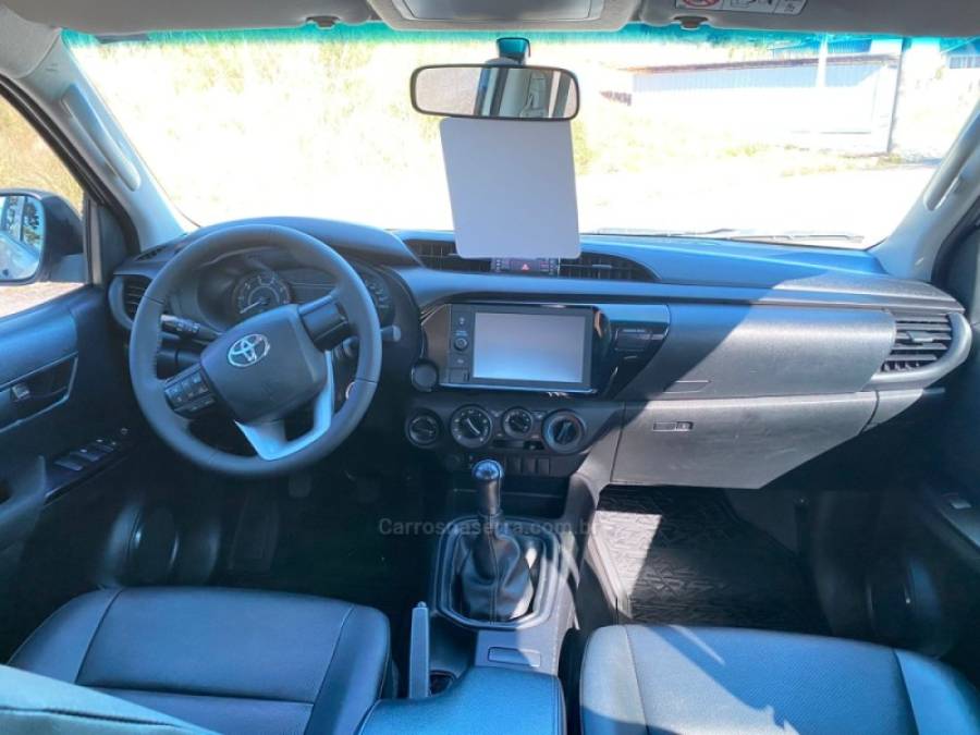 TOYOTA - HILUX - 2022/2022 - Branca - R$ 175.000,00