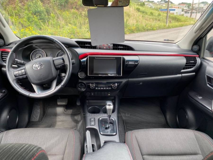 TOYOTA - HILUX - 2017/2018 - Branca - R$ 172.000,00