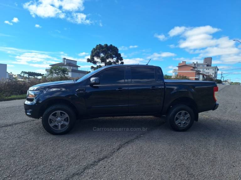FORD - RANGER - 2020/2021 - Preta - R$ 150.000,00