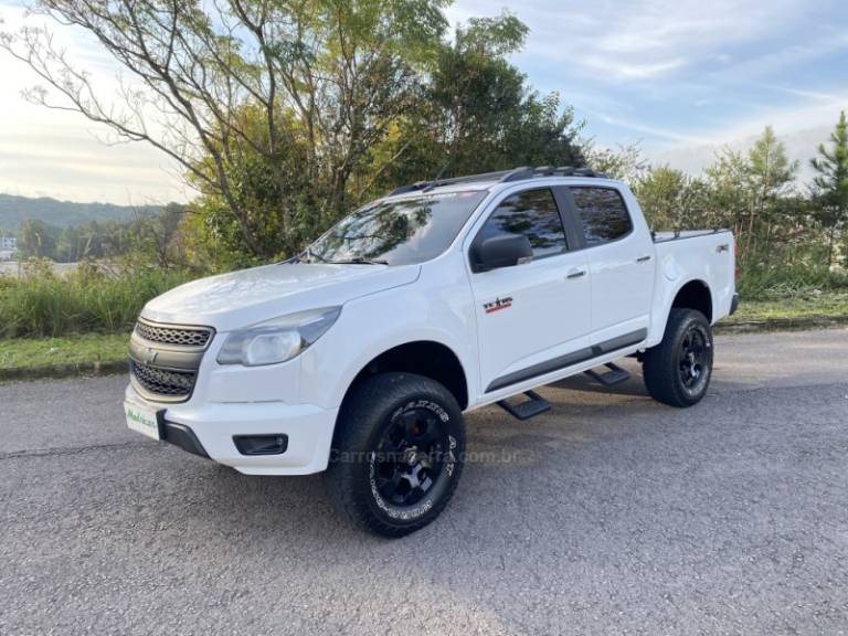 CHEVROLET - S10 - 2014/2014 - Branca - R$ 145.000,00