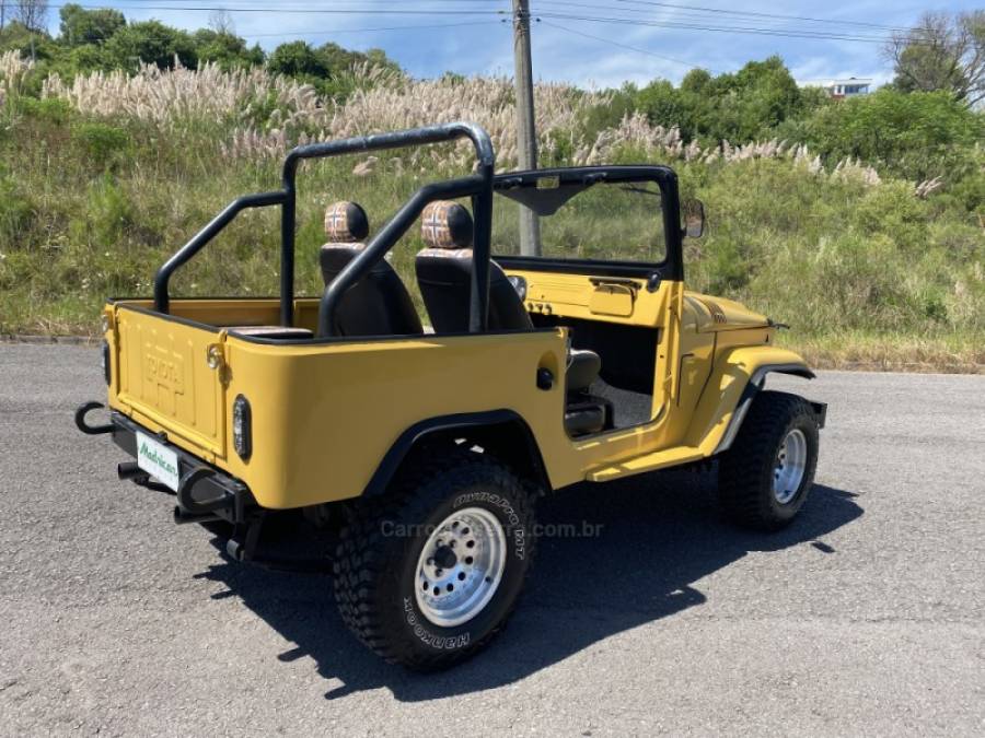 TOYOTA - BANDEIRANTE - 1970/1970 - Amarela - R$ 115.000,00