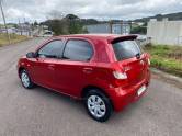 TOYOTA - ETIOS - 2013/2013 - Vermelha - R$ 38.000,00