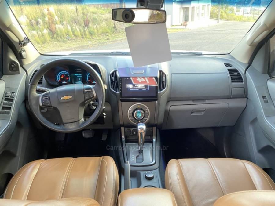 CHEVROLET - S10 - 2014/2014 - Branca - R$ 145.000,00
