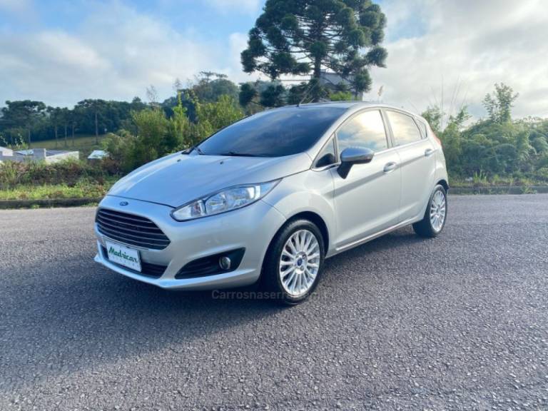 FORD - FIESTA - 2013/2014 - Prata - R$ 45.000,00