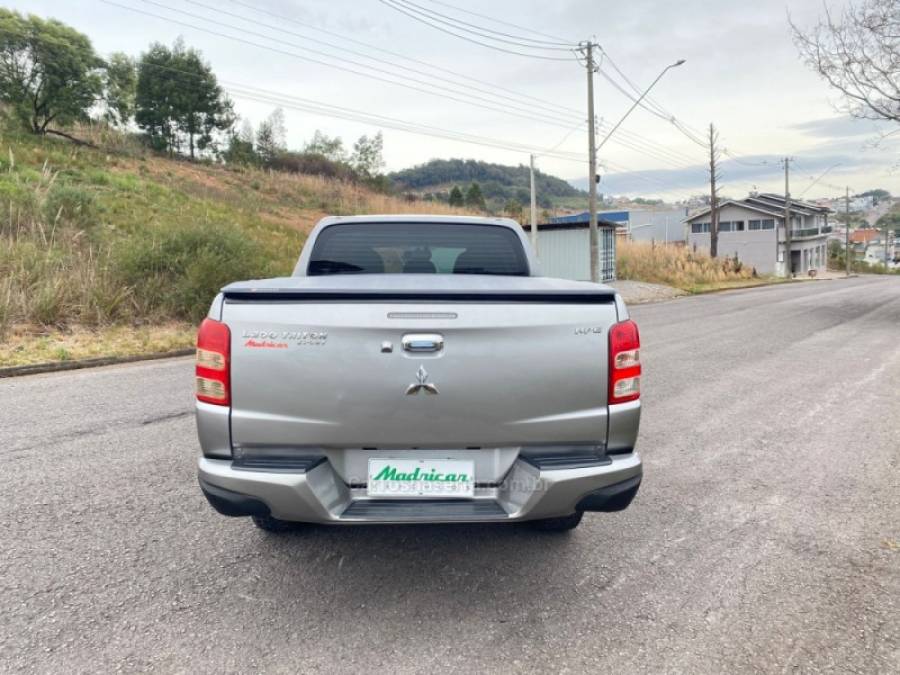 MITSUBISHI - L200 TRITON - 2017/2018 - Prata - R$ 146.000,00