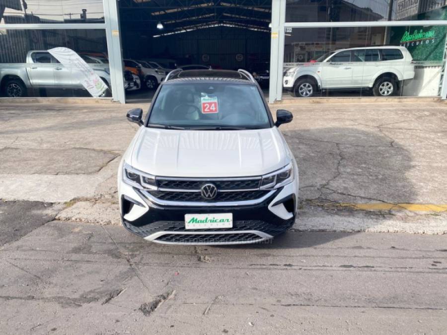 VOLKSWAGEN - TAOS - 2023/2024 - Branca - R$ 185.000,00