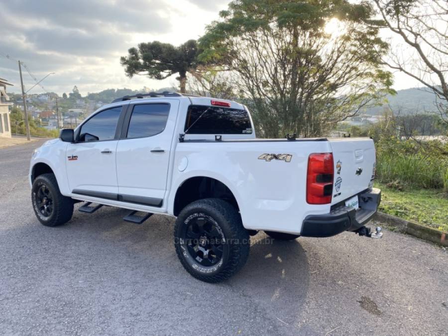 CHEVROLET - S10 - 2014/2014 - Branca - R$ 145.000,00