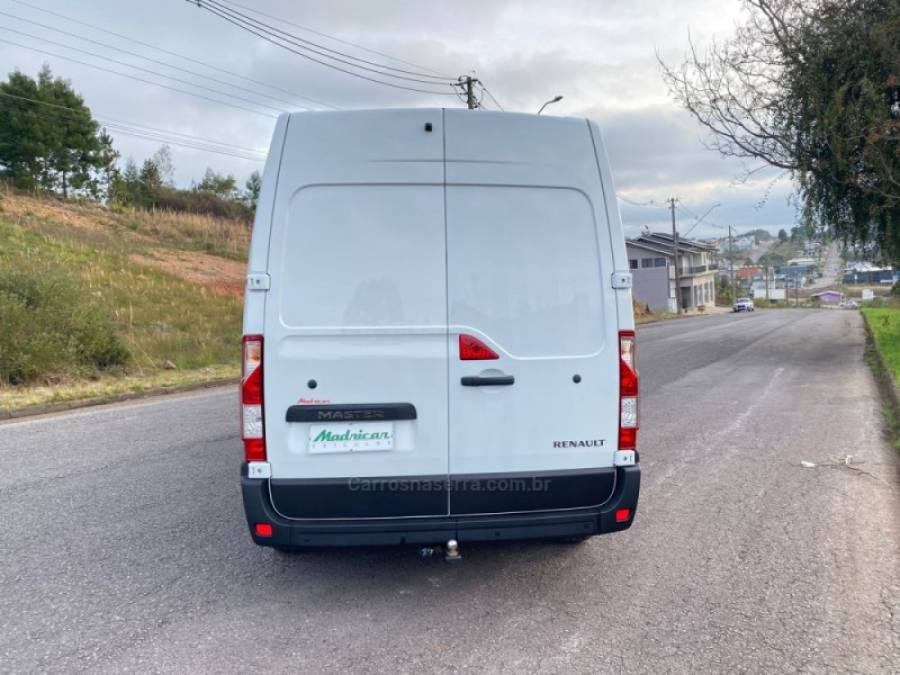 RENAULT - MASTER - 2022/2023 - Branca - R$ 200.000,00