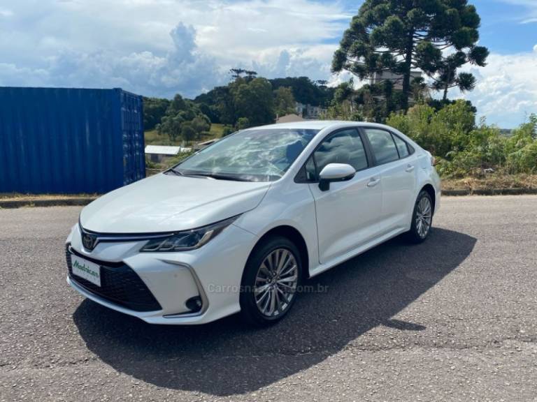TOYOTA - COROLLA - 2024/2024 - Branca - R$ 155.000,00