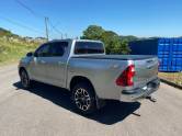 TOYOTA - HILUX - 2023/2023 - Prata - R$ 270.000,00