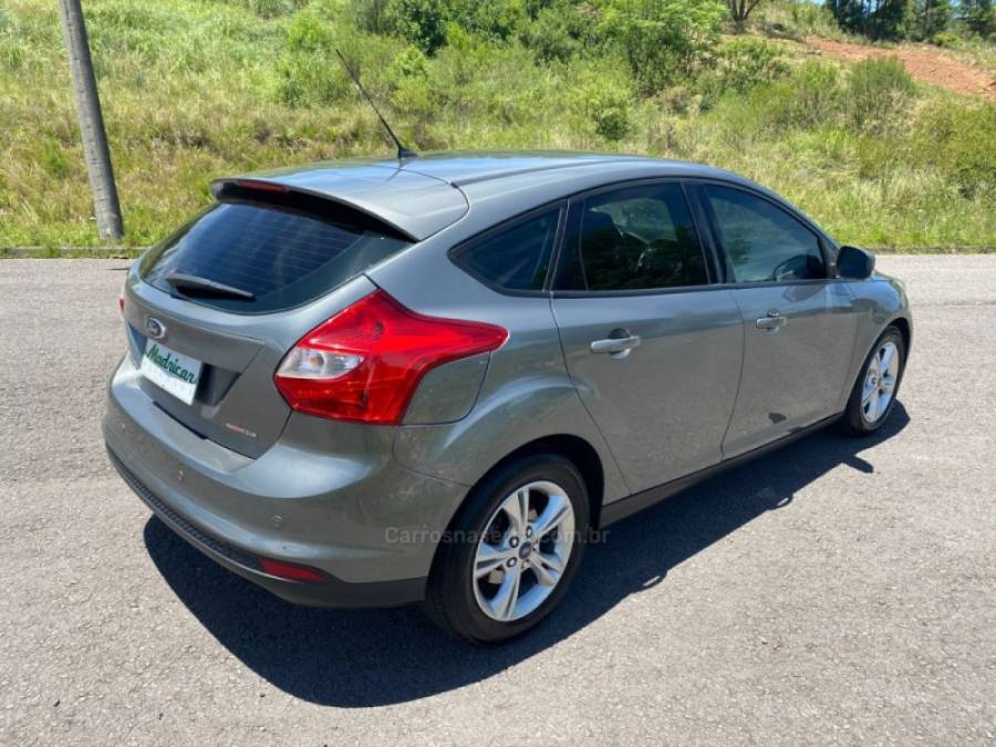 FORD - FOCUS - 2013/2014 - Cinza - R$ 51.000,00