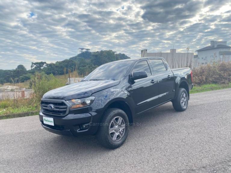FORD - RANGER - 2020/2021 - Preta - R$ 150.000,00