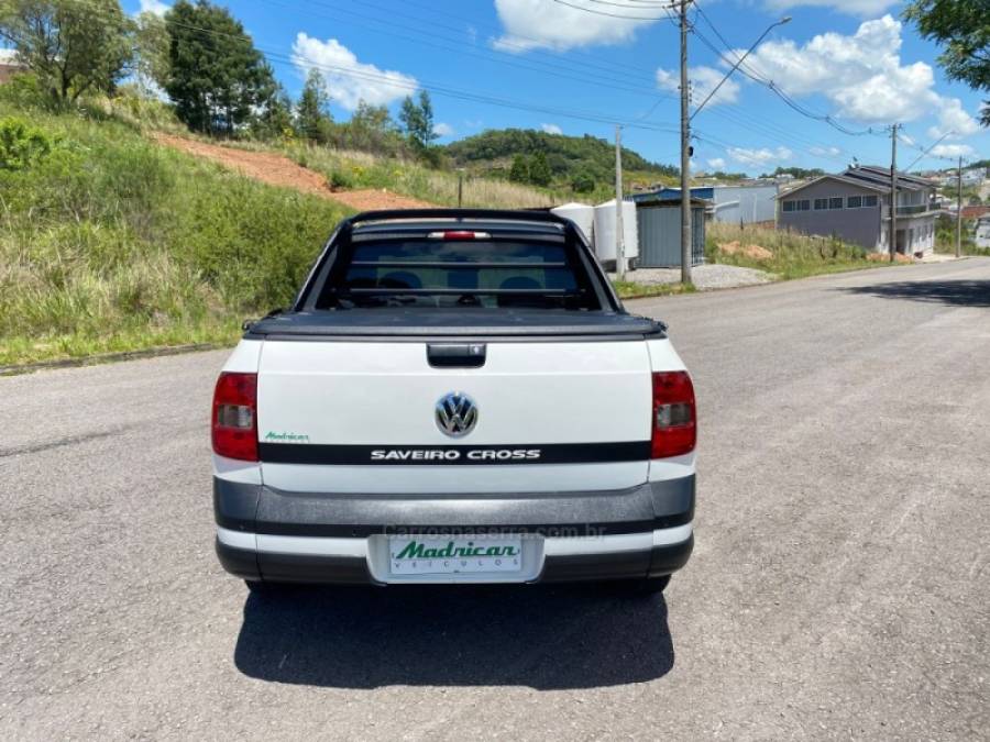 VOLKSWAGEN - SAVEIRO - 2015/2016 - Branca - R$ 73.000,00